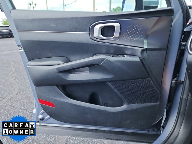 Vehicle image 21 of 26