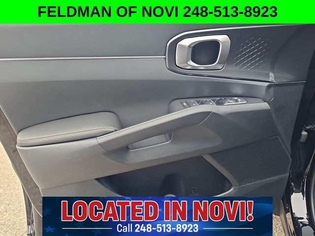 Vehicle image 16 of 25