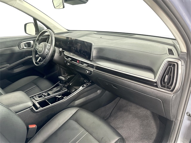 Vehicle image 32 of 41
