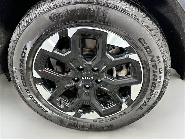 Vehicle image 33 of 41