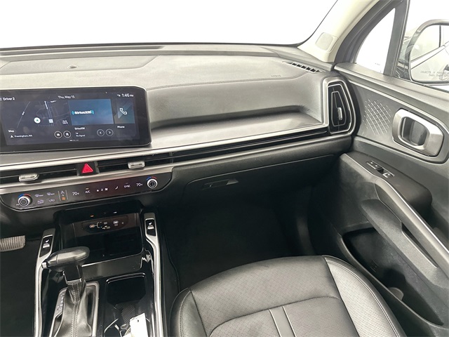 Vehicle image 27 of 41