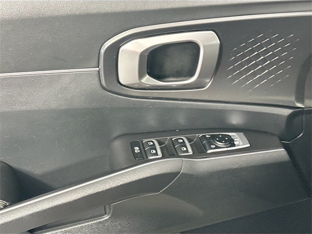 Vehicle image 25 of 41