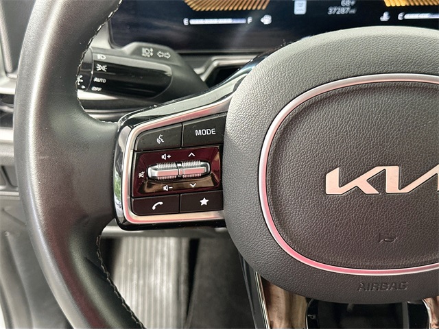 Vehicle image 22 of 41
