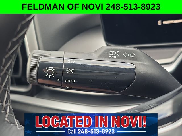 Vehicle image 26 of 28