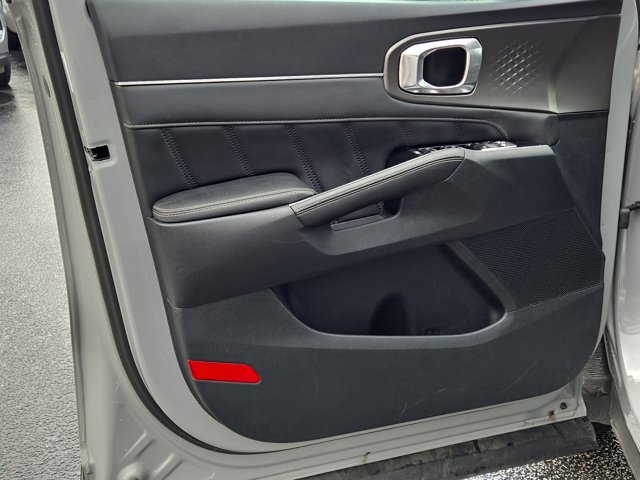 Vehicle image 27 of 31