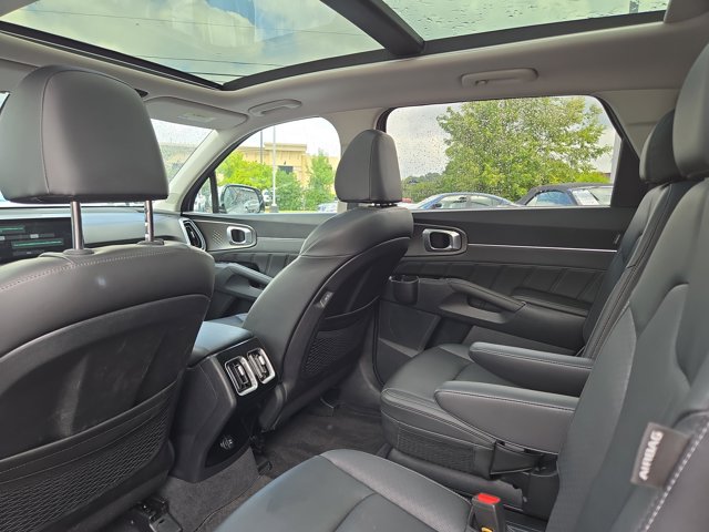 Vehicle image 16 of 31