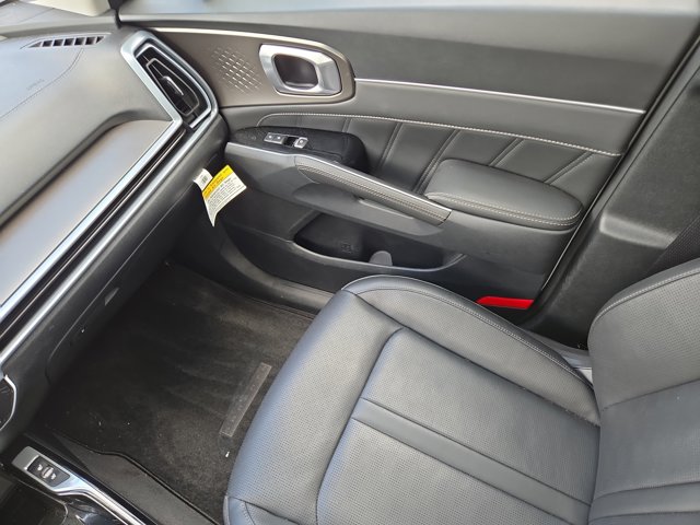 Vehicle image 19 of 31