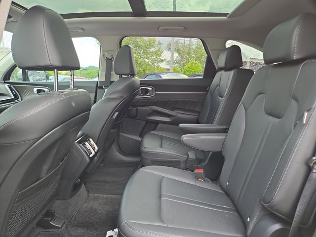 Vehicle image 13 of 31