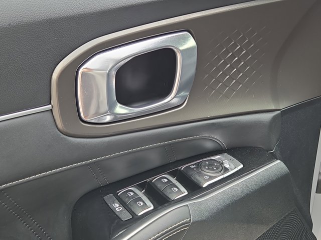 Vehicle image 26 of 31