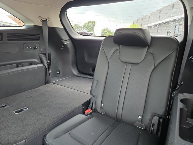 Vehicle image 14 of 31