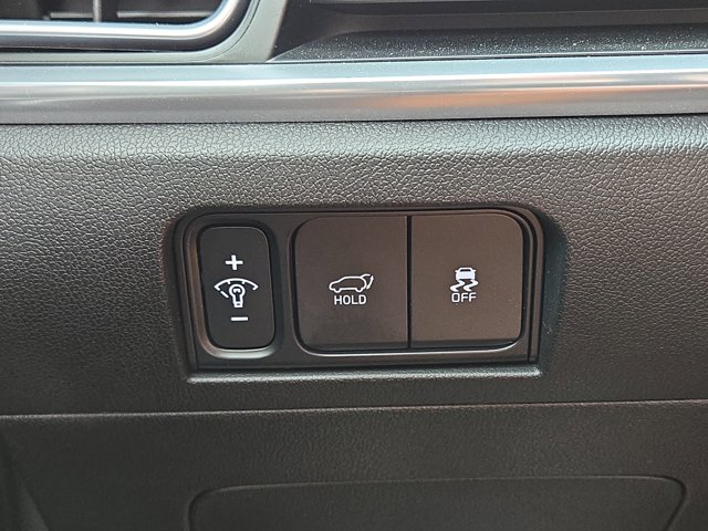 Vehicle image 28 of 31