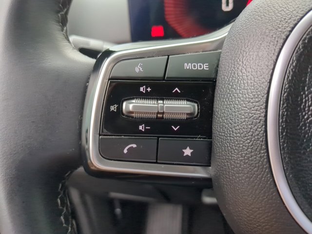 Vehicle image 25 of 33