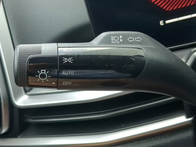 Vehicle image 24 of 33