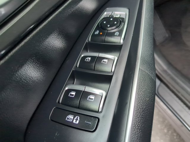 Vehicle image 15 of 33
