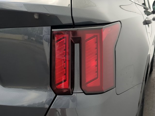 Vehicle image 9 of 33