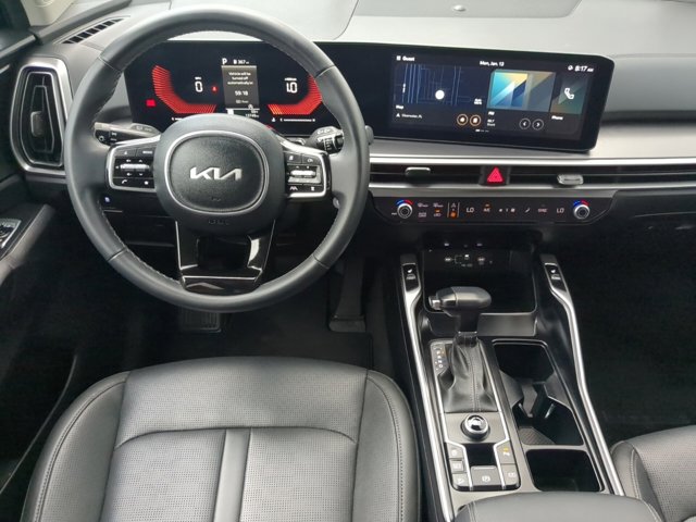 Vehicle image 11 of 33