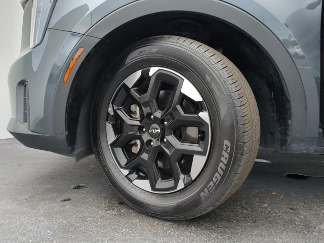 Vehicle image 31 of 33