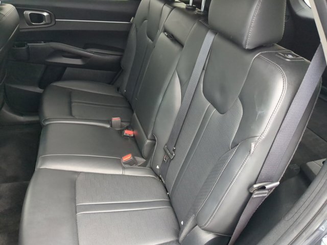 Vehicle image 14 of 33