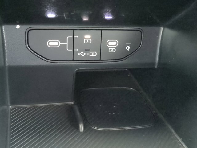 Vehicle image 21 of 33
