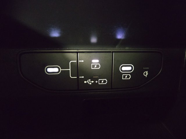 Vehicle image 29 of 37