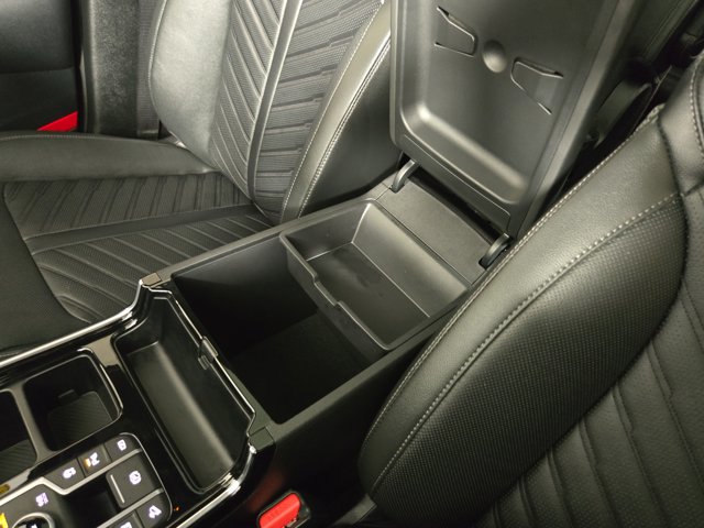 Vehicle image 31 of 37