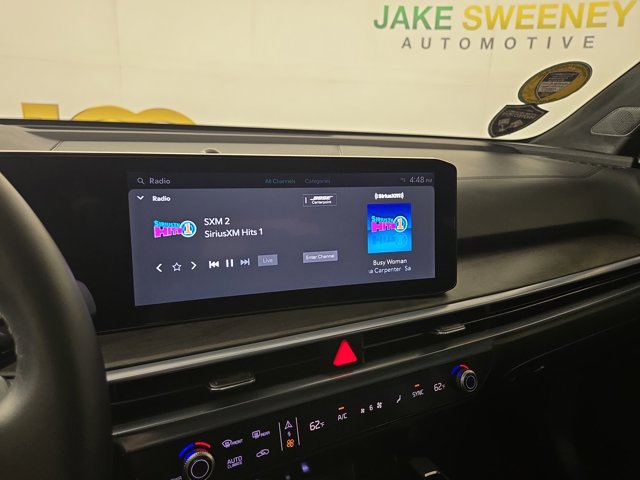 Vehicle image 21 of 37