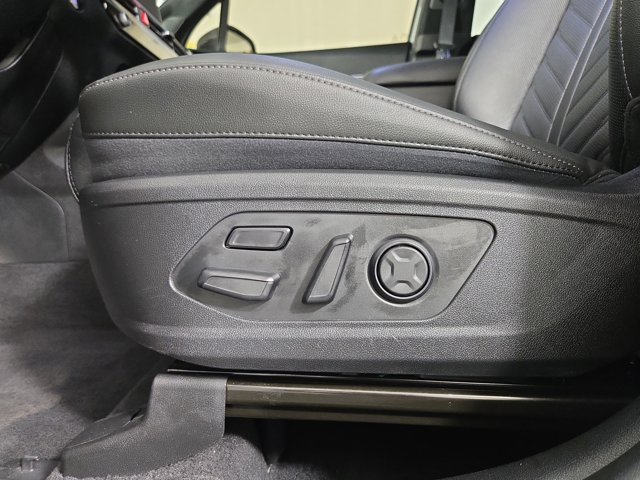 Vehicle image 34 of 37