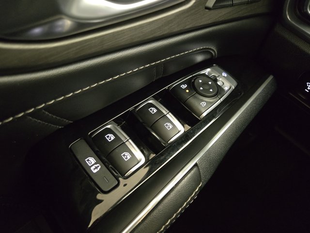 Vehicle image 33 of 37