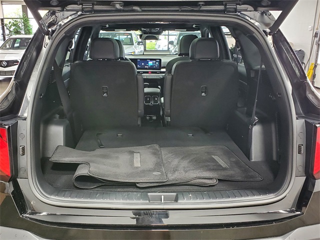Vehicle image 28 of 38