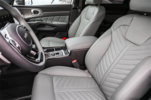 Vehicle image 16 of 26