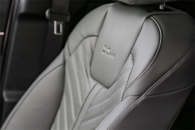 Vehicle image 20 of 26