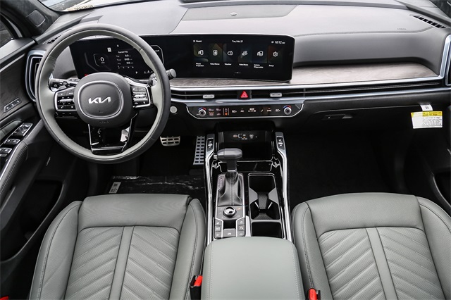 Vehicle image 13 of 26