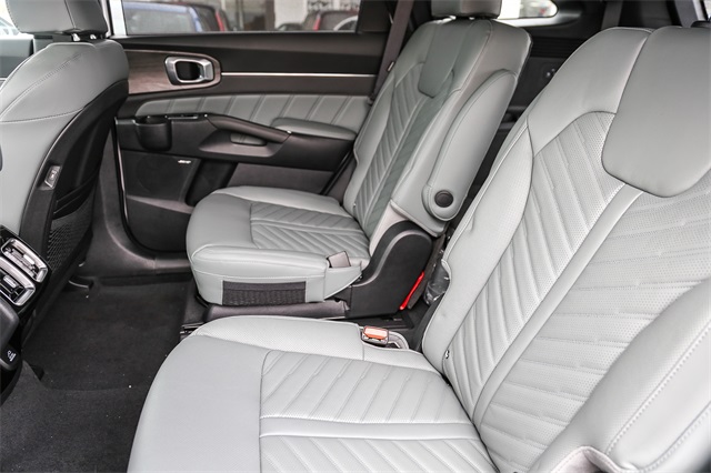 Vehicle image 17 of 26