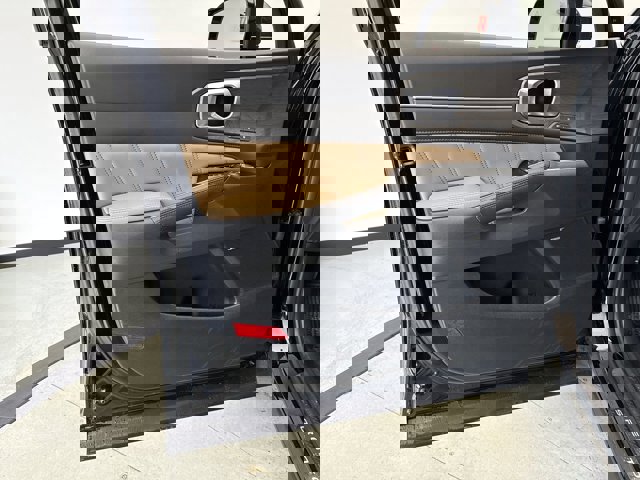 Vehicle image 9 of 31