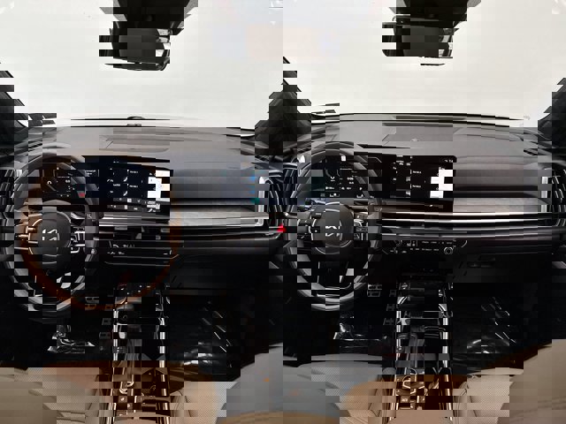 Vehicle image 19 of 31