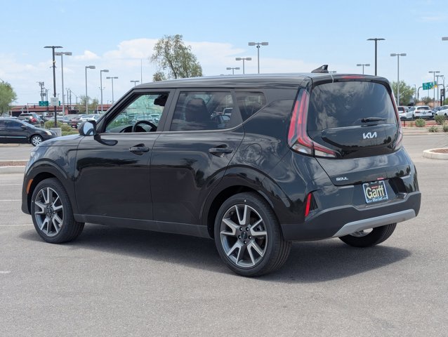 Vehicle image 8 of 31