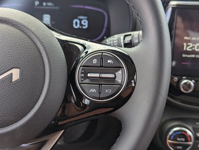 Vehicle image 27 of 31