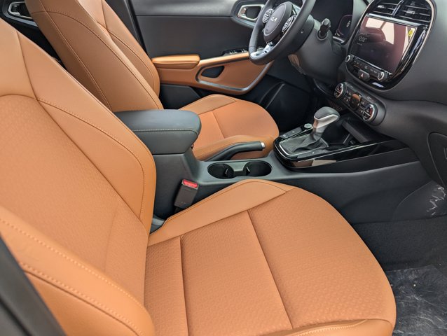 Vehicle image 25 of 31