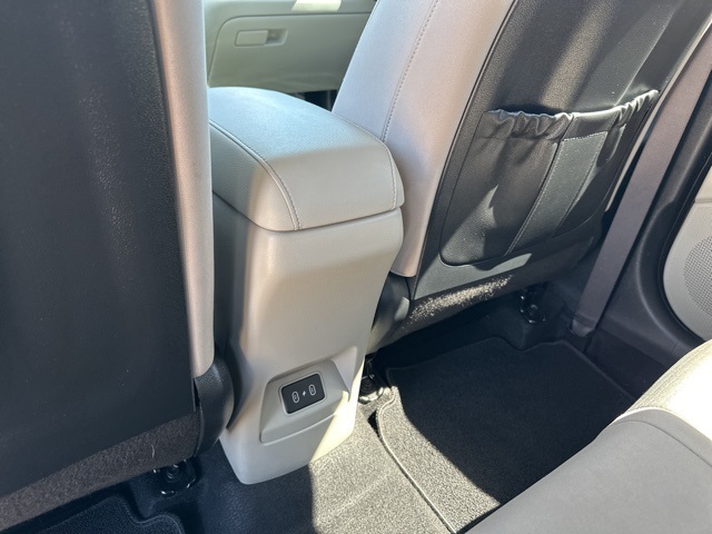 Vehicle image 18 of 29