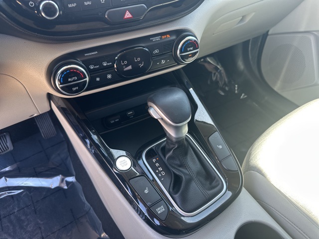 Vehicle image 14 of 29