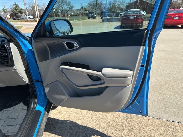 Vehicle image 25 of 29