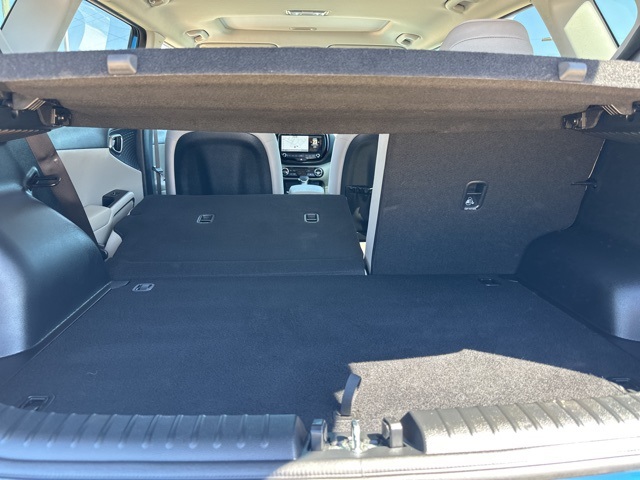 Vehicle image 21 of 29