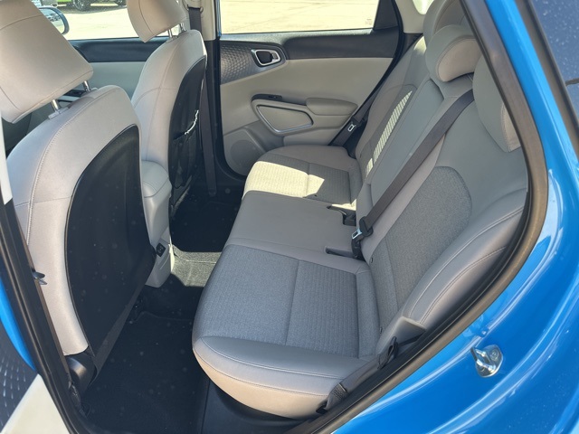 Vehicle image 17 of 29