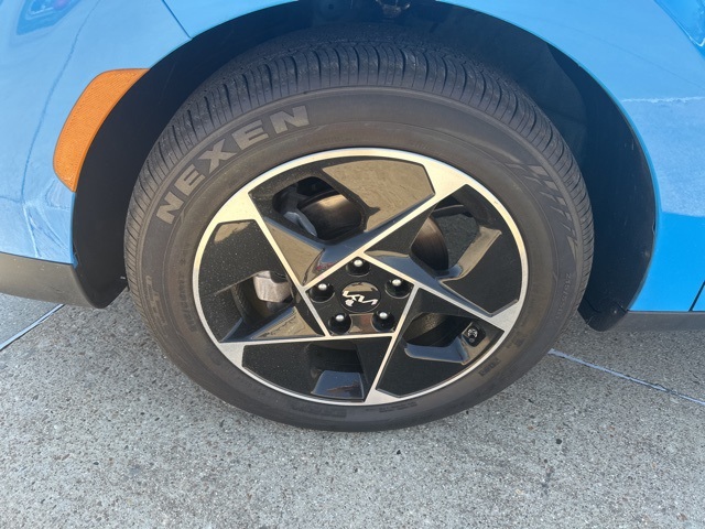 Vehicle image 5 of 29