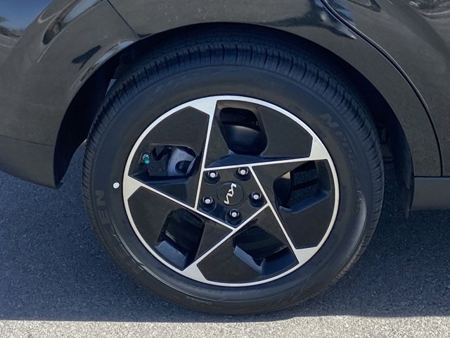 Vehicle image 11 of 33
