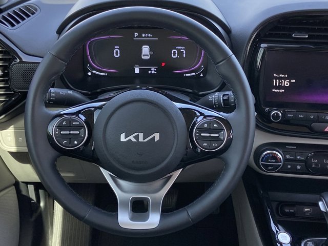Vehicle image 23 of 33