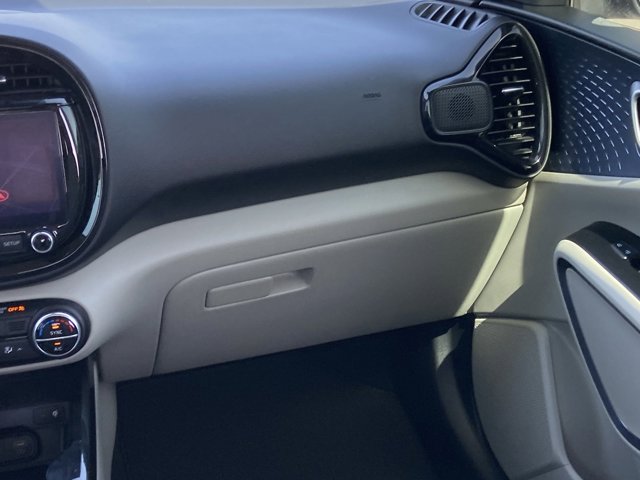 Vehicle image 20 of 33