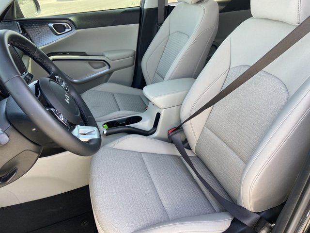 Vehicle image 28 of 33