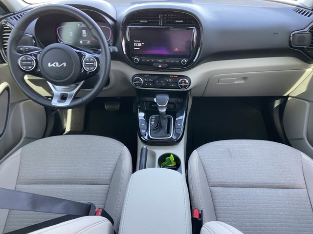 Vehicle image 17 of 33
