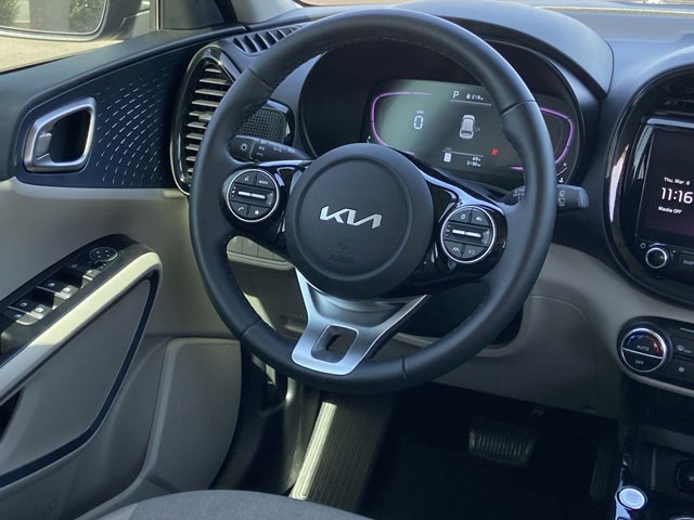 Vehicle image 18 of 33